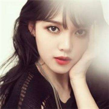 可爱宝贝照顾小婴儿